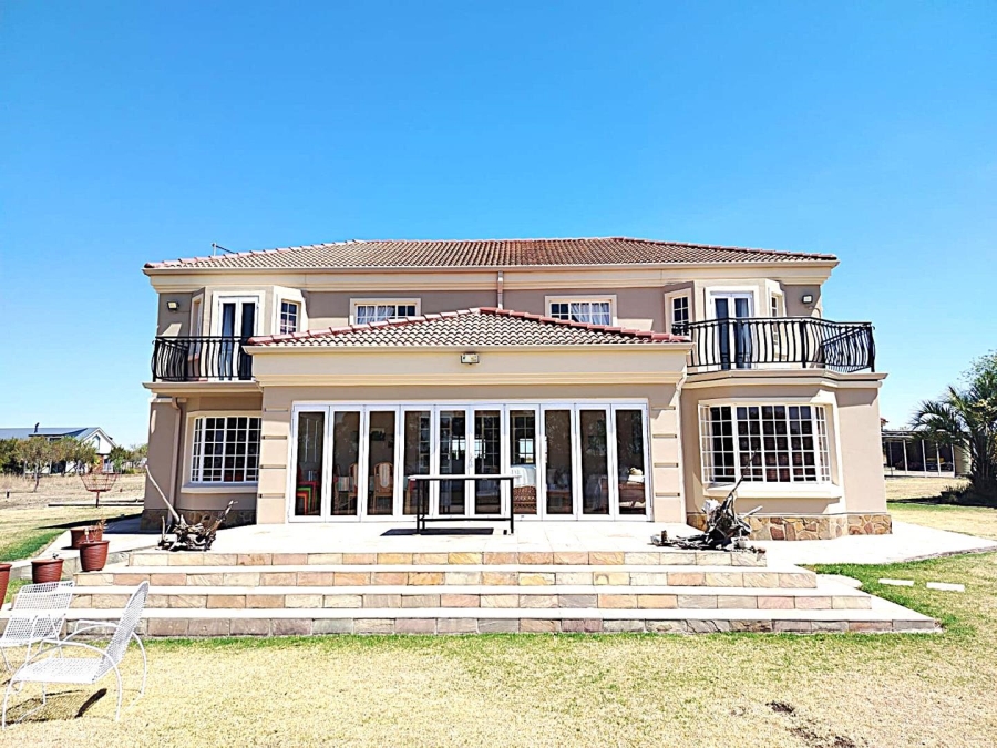 6 Bedroom Property for Sale in Vaal Dam Free State